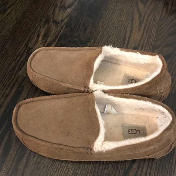 COPY - Men’s Ugg Slippers - Picture 1 of 3